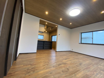 ���r���O