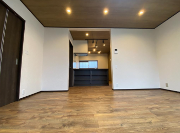 ���r���O