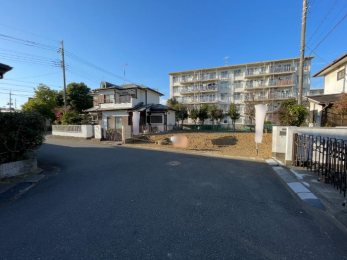 �O�ʓ��H���܂ތ��n�y�n�ʐ^