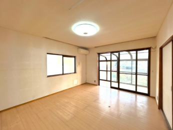 ���r���O