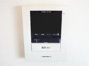 ���d�l�ʐ^�F���j�^�[�t���C���^�[�z��(�V�i�����\��)