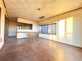 ���r���O�F�N���X���ւ��A�t���A�d�˒���ALED�Ɩ������\��