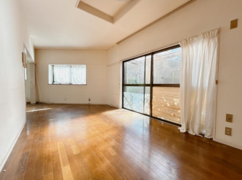 ���r���O