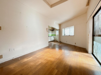 ���r���O