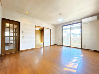 ���r���O