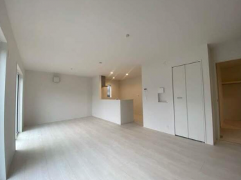 ���r���O